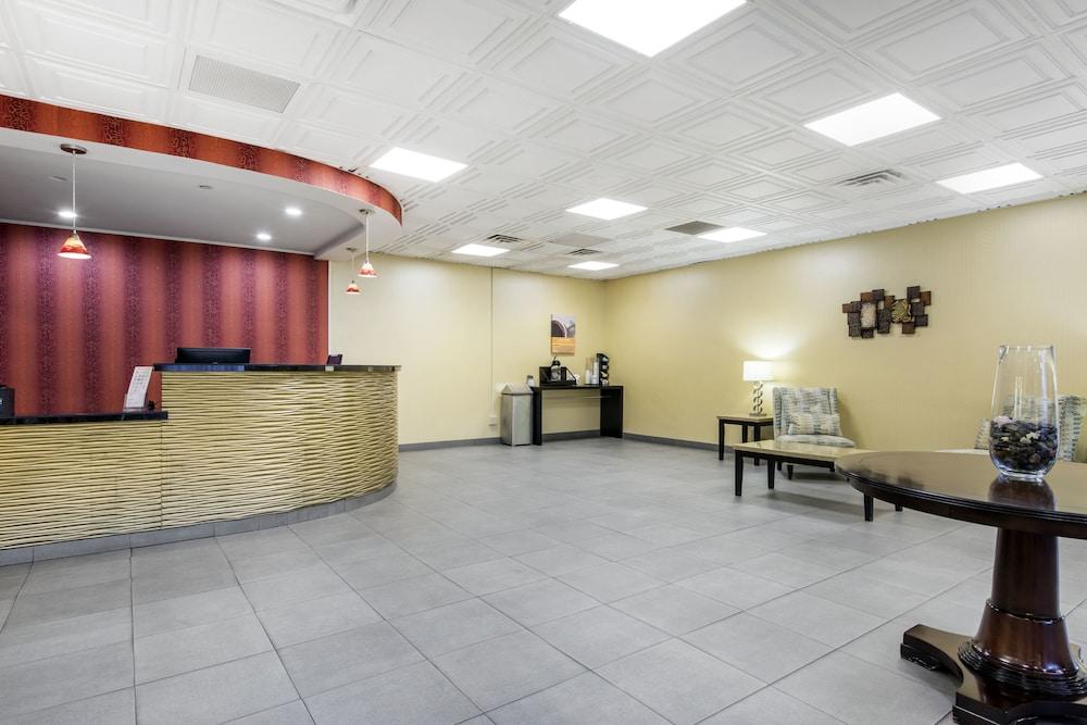 Quality Inn & Suites Charleston - Civic Center Eksteriør bilde