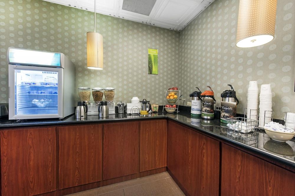 Quality Inn & Suites Charleston - Civic Center Eksteriør bilde
