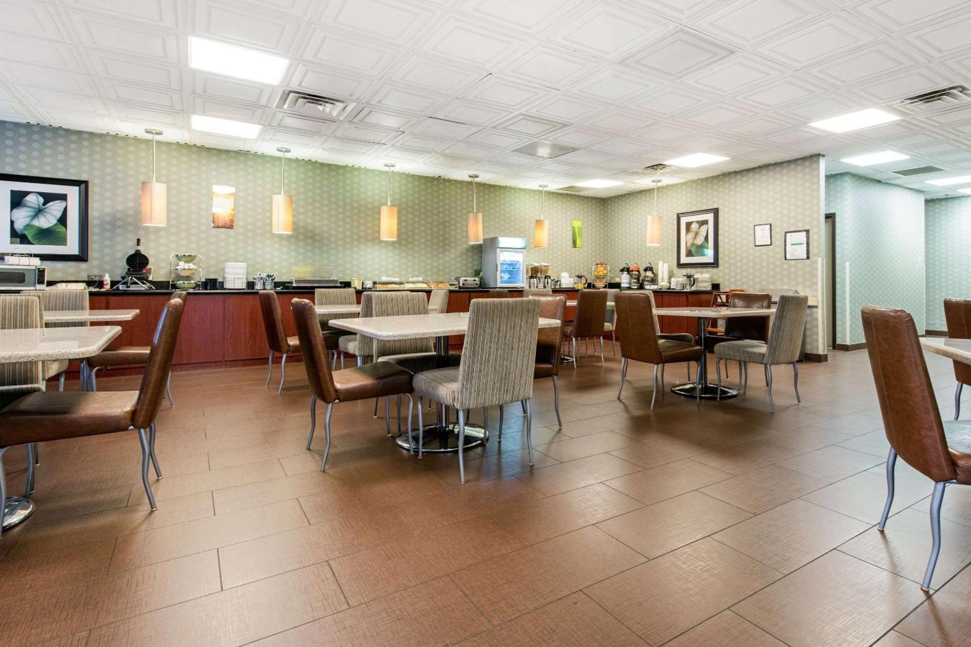 Quality Inn & Suites Charleston - Civic Center Eksteriør bilde