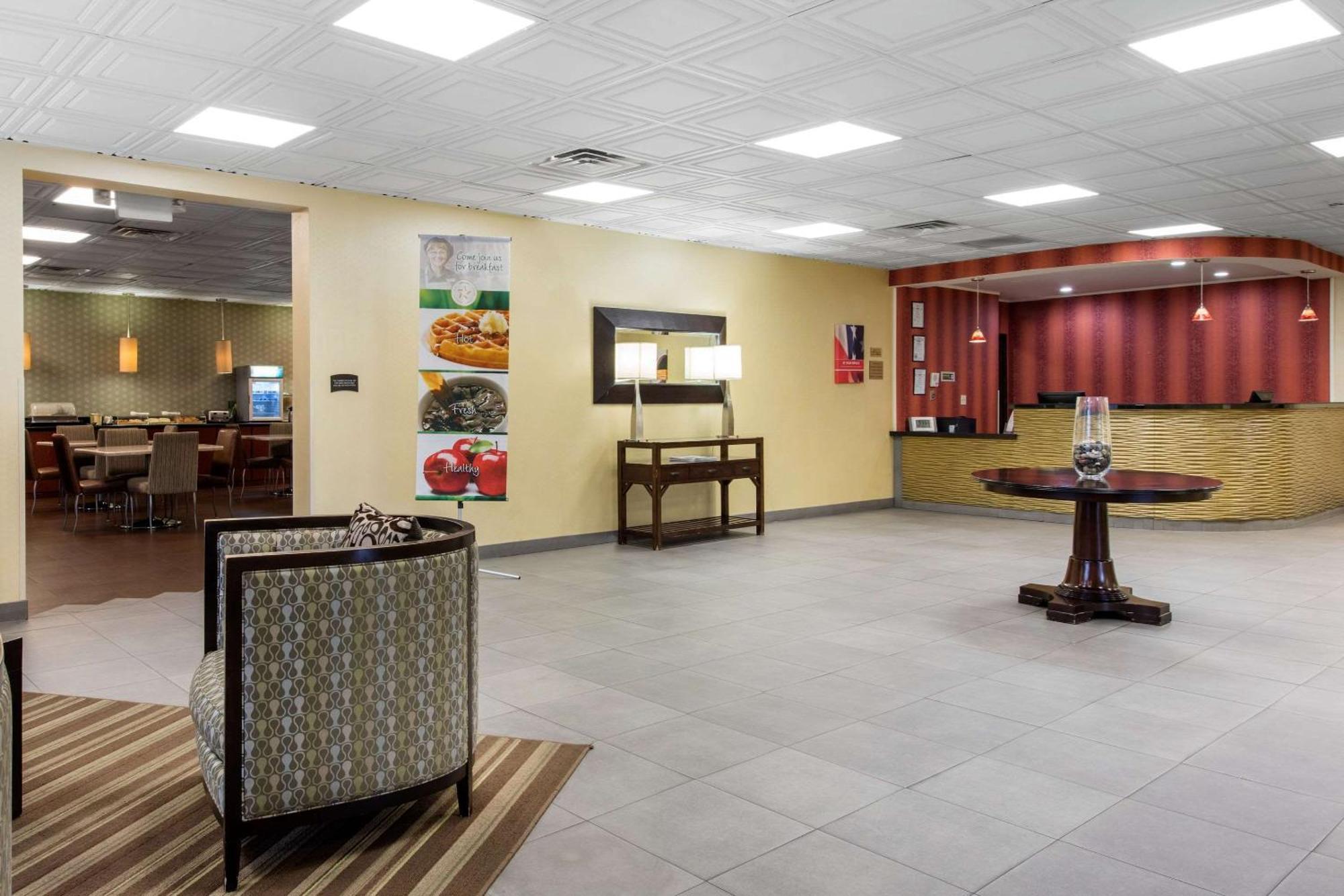 Quality Inn & Suites Charleston - Civic Center Eksteriør bilde